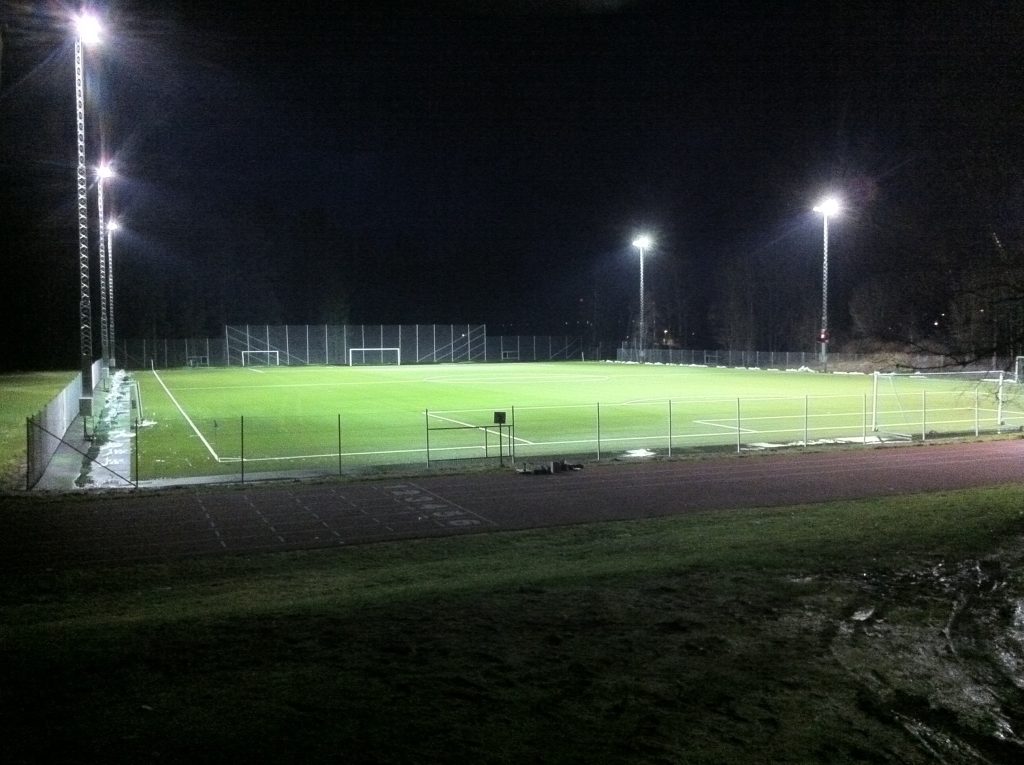 idrottsstängsel runt fotbollsplan